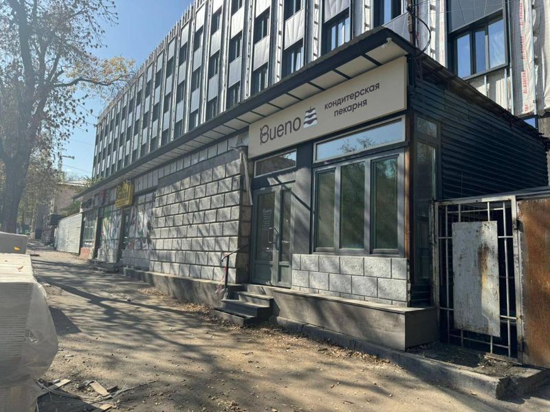 В центре Алматы снесли торговый павильон