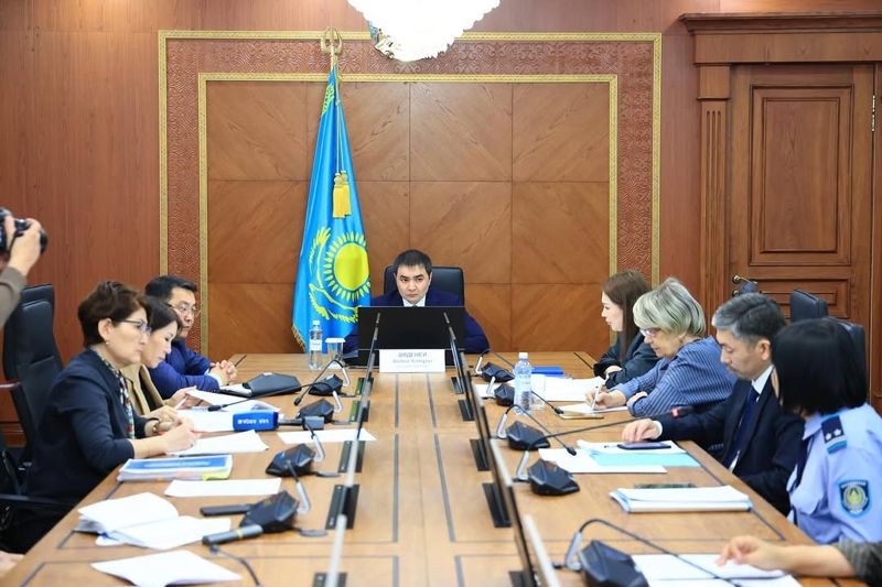 Подростки избили пенсионера в Темиртау: заместитель акима получил строгий выговор