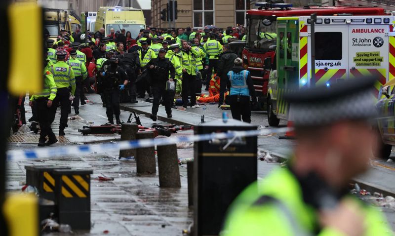 В Ливерпуле автомобиль врезался в толпу футбольных фанатов