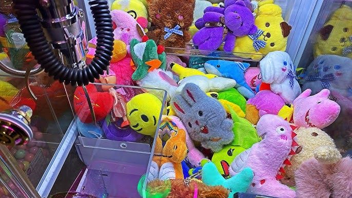 Игровые автоматы под окнами школ: депутаты хотят запретить "хватайки"