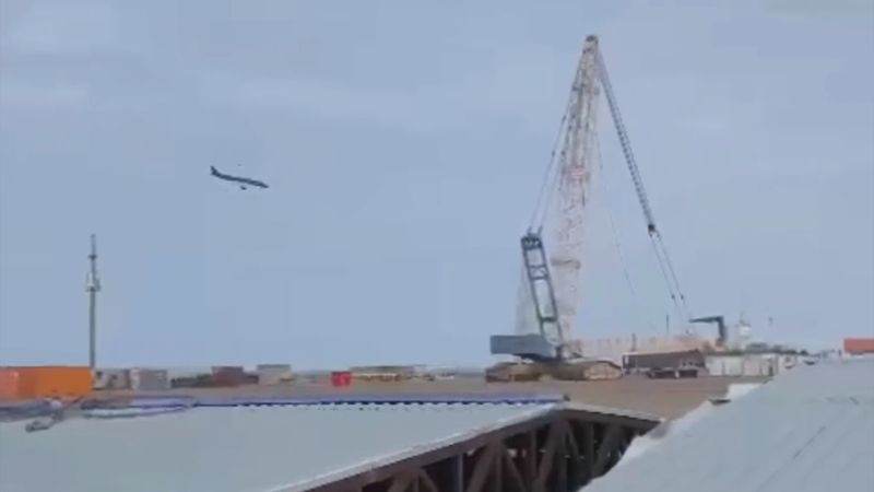 Ақтауда жолаушылар ұшағы құлады