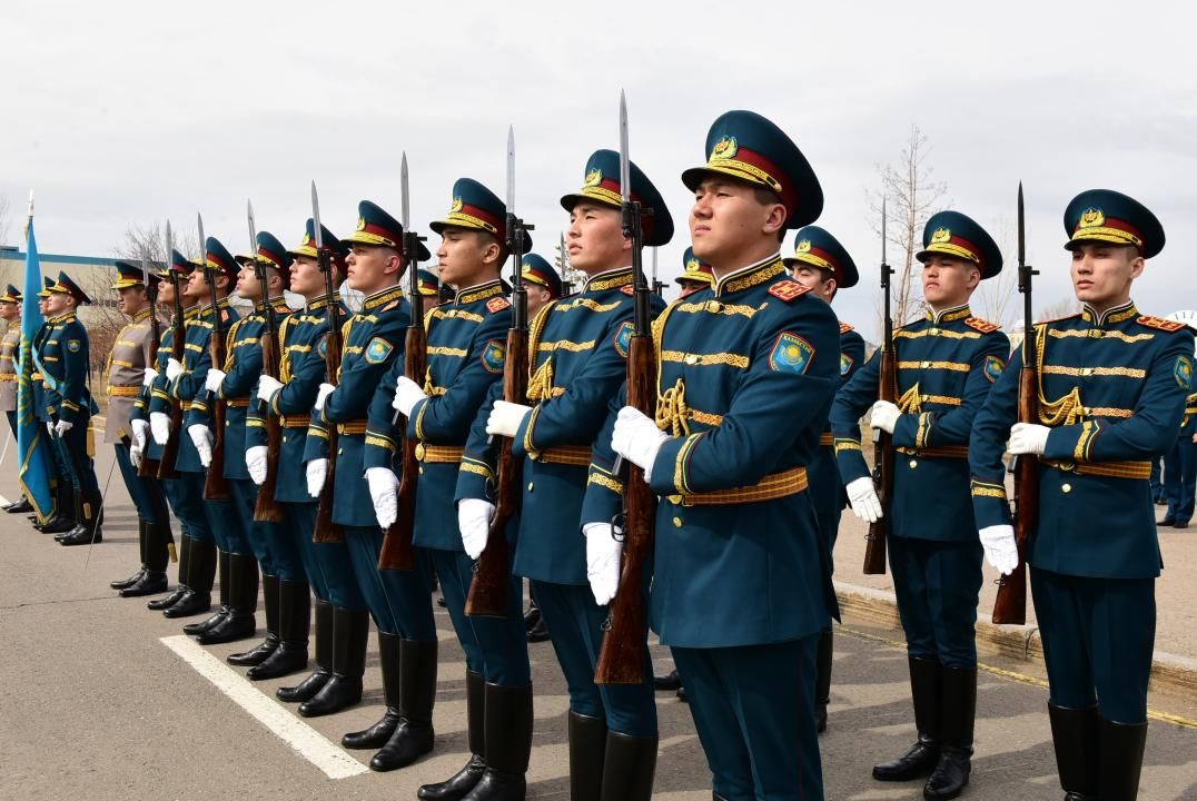 В Нацгвардии показали, как шьют парадную форму к 9 мая