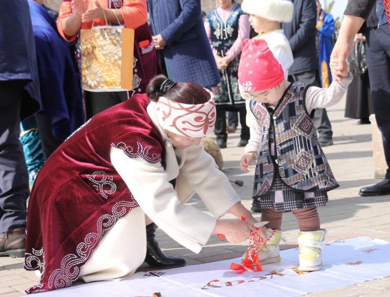 Рекорд Гиннесса: обряд «тұсау кесу» провели одновременно 336 детям в Жетысуской области