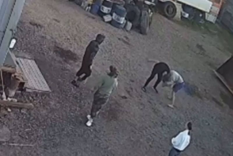 Группа пьяных избила пенсионера и снимала это на видео в Карагандинской области