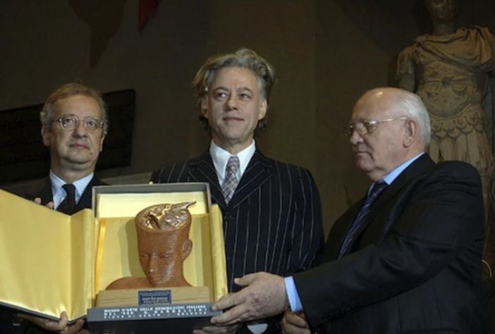 Лишить Горбачева Нобелевской премии призывает общественность Азербайджана