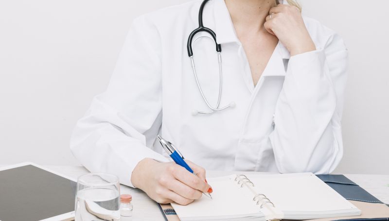 Врачи в Казахстане больше не будут выдавать бумажные больничные листы