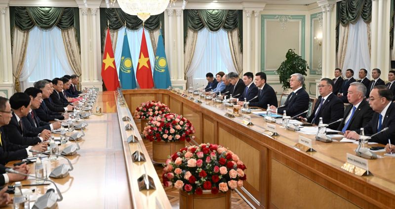 Развитие туризма и орден «Достық»: чем завершились переговоры Токаева и То Лама