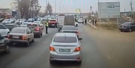 Алматы облысында мопедист ауыр жүкпен соқтығысқаннан кейін қаза тапты