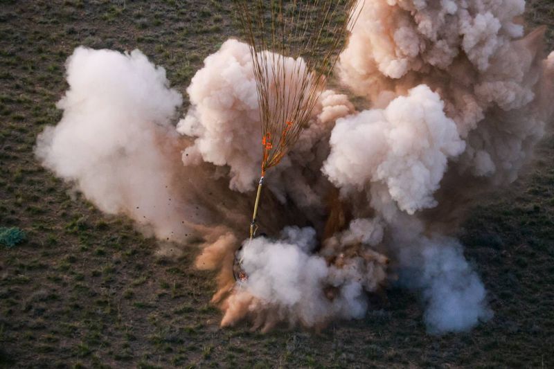В степи Казахстана приземлился аппарат корабля "Союз МС-26" с космонавтами