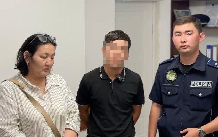 В Актау дерзкий подросток назвал полицейских мусором и тыкал в них пальцем