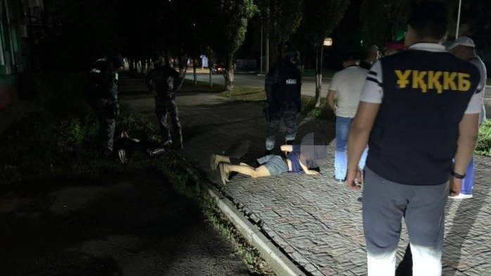 Группу подозреваемых в вымогательстве задержали в Костанайской области