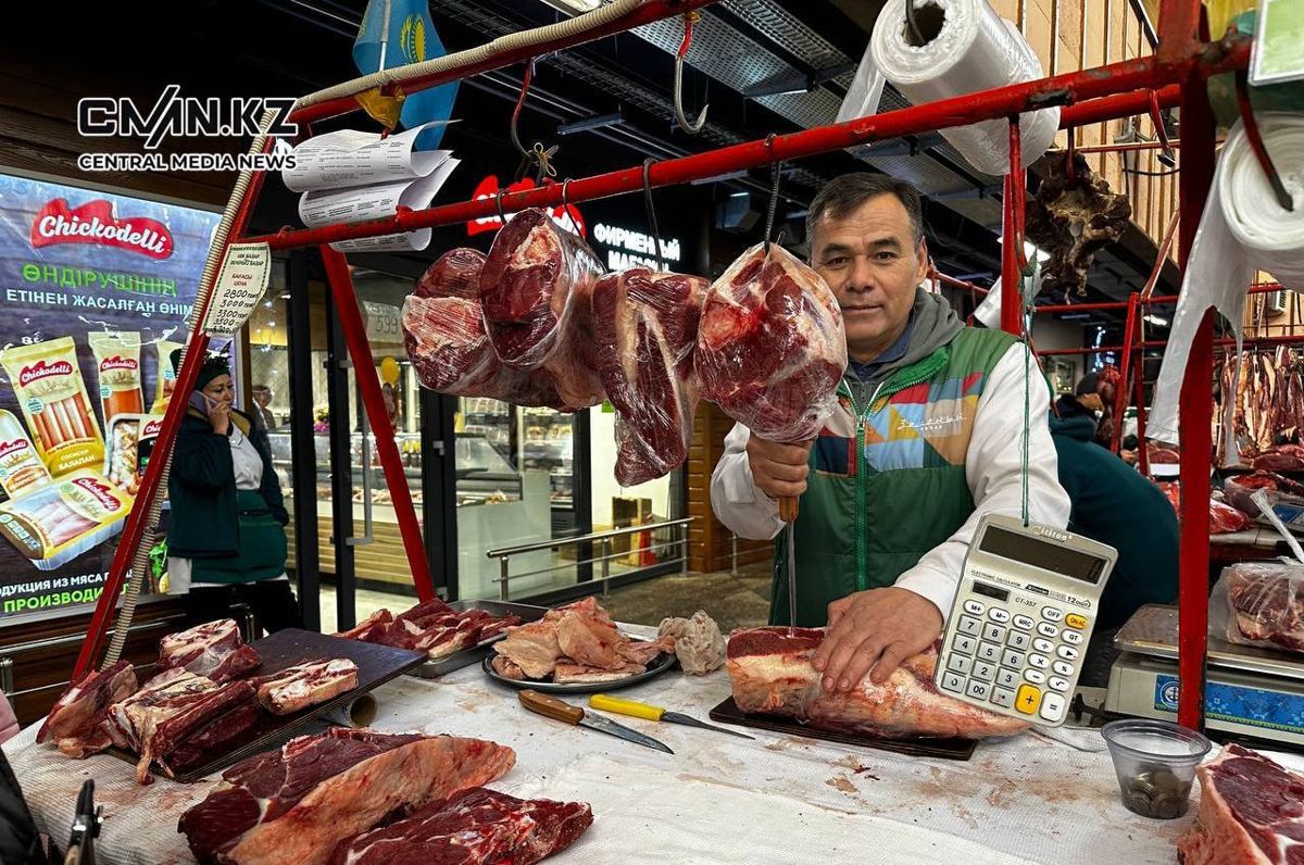 Сколько стоит новогодний стол в Алматы: какие продукты и на сколько подорожали