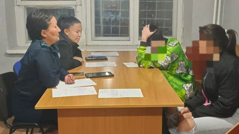 Подростка, разложившего кирпичи на крыше, задержали в Караганде