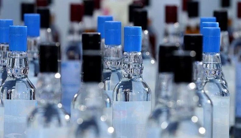 Почти 150 человек стали жертвами суррогатного алкоголя в Турции