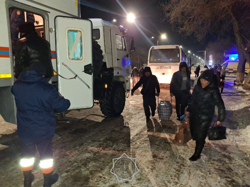 24 человека застряли ночью на трассе под Талдыкорганом