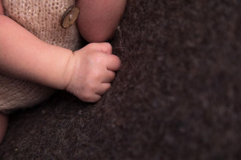 В подъезде алматинской двухэтажки нашли младенца