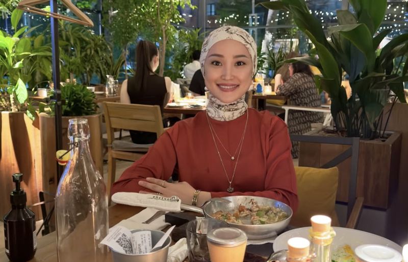 Кому щедро платит Молдир Ауелбекова и кого возит на отдых? Жизнь звезды после двух разводов