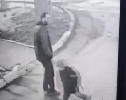 В Павлодаре мужчина напал на девятилетнего мальчика в подъезде