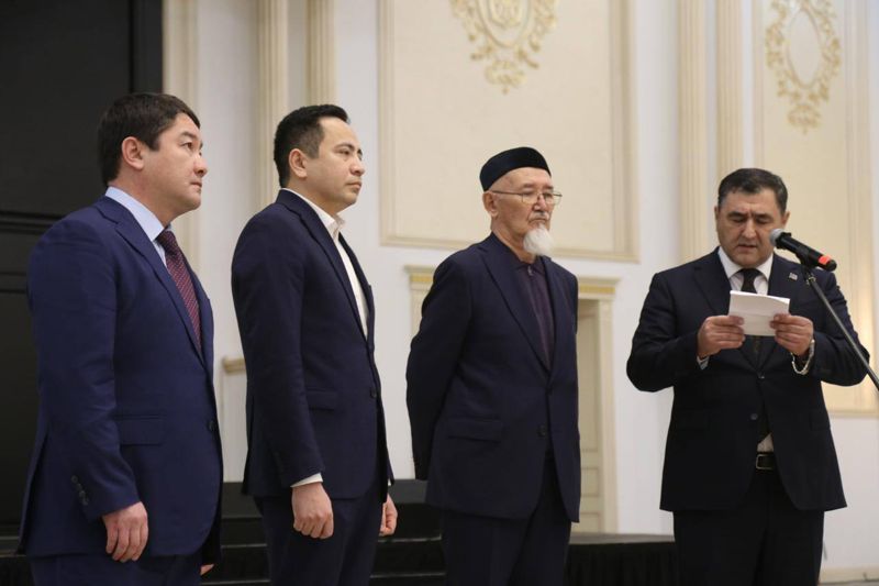 В Актау состоялся поминальный ас в память о жертвах авиакатастрофы AZAL