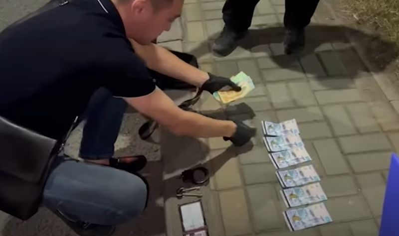 Наркоконтроль от балды: в Алматы  лжеполицейские вымогали деньги у граждан