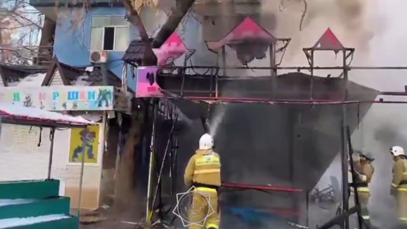 Пожар вспыхнул в шымкентском парке аттракционов