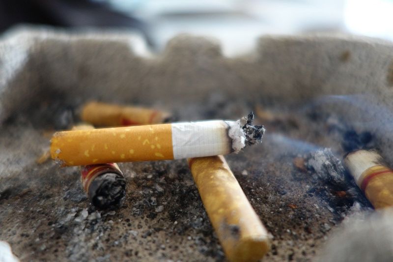 Пенсионера из горящего дома спас участковый в Кульсары