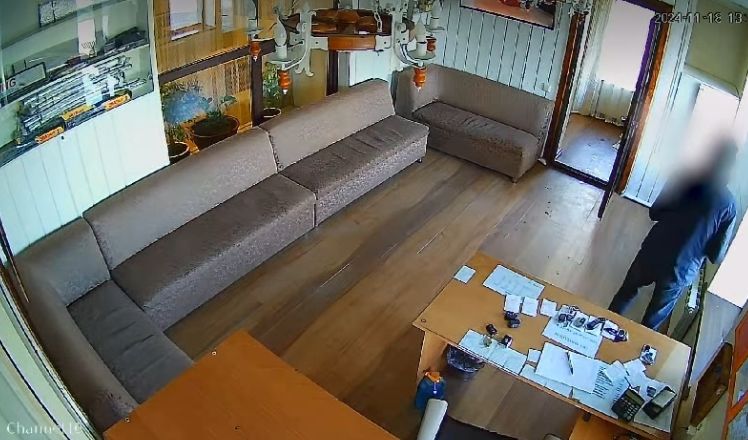 Пошел устраиваться на работу, а украл телефон: в Астане задержали мужчину за кражу