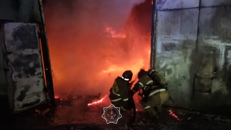 Мужчина пострадал при пожаре на СТО в Астане