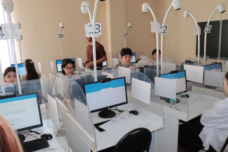 Более 200 тысяч абитуриентов подали заявление на основное ЕНТ