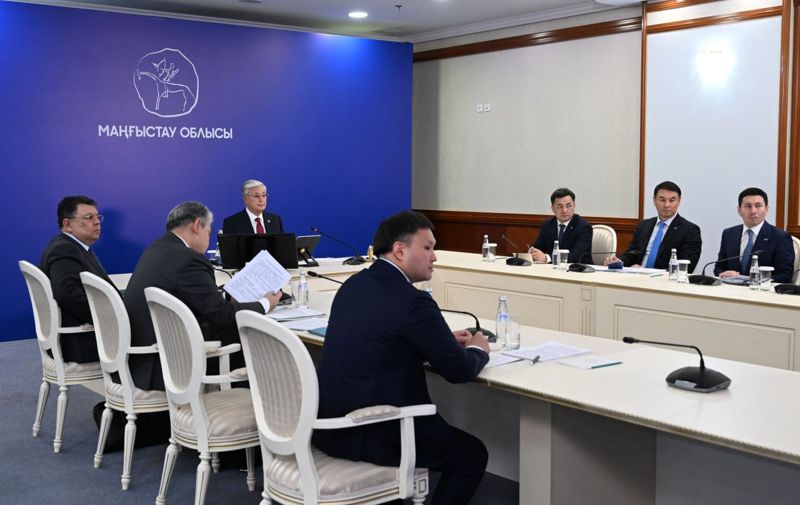 Токаев призвал привлечь иностранных инвесторов в порты Актау и Курык