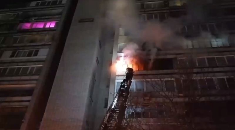 Многоэтажка загорелась в новогоднюю ночь в Усть-Каменогорске