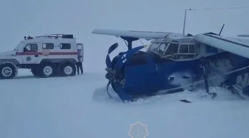 Самолёт санитарной авиации совершил жёсткую посадку возле Аркалыка