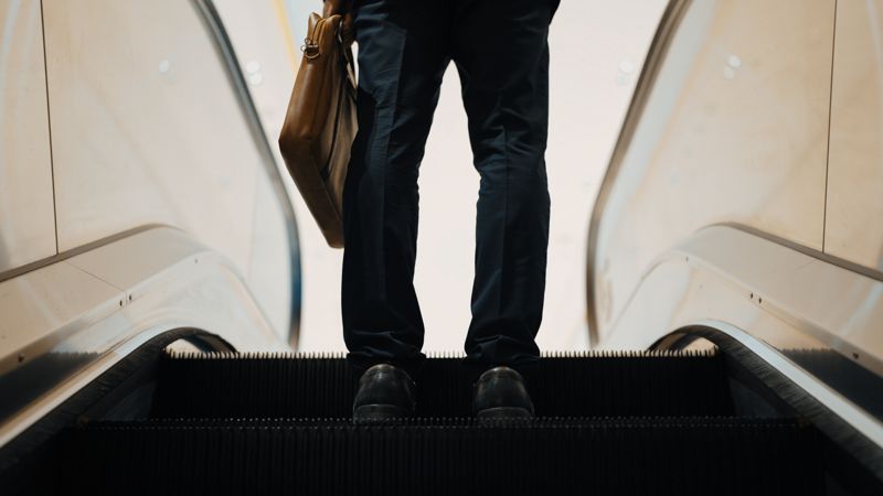 Мужчина пытался пронести электрошокер на борт самолёта в Астане