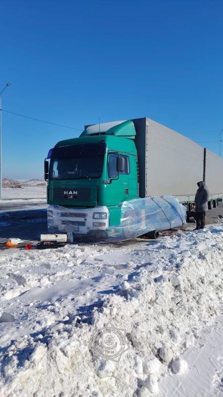 Замёрзло топливо: пять суток мёрз водитель большегруза на Кордайском перевале