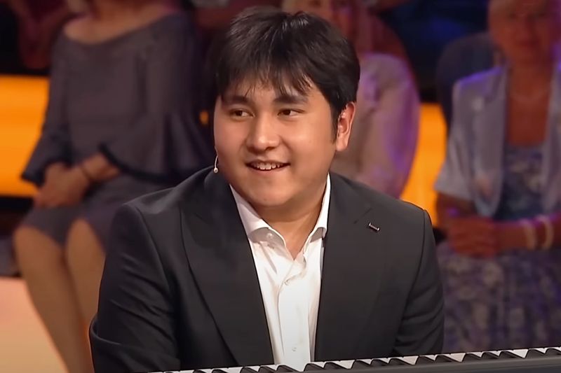 Казахстанского певца внесли в черный список и запретили приезжать в Латвию