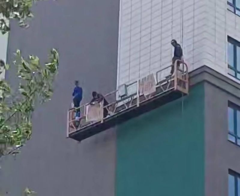 Угрожал самосожжением: в Костанае арестовали рабочих, которые устроили пикет