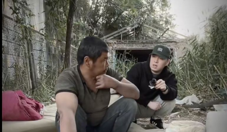 Автор хита «Кызыл Раушан» стал бездомным алкоголиком