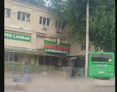 Автобус въехал в здание в Алматы