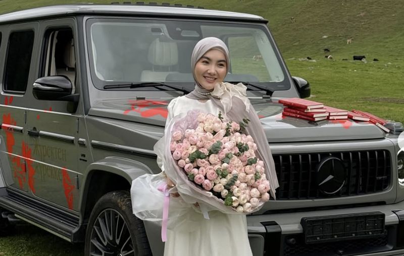 Муж подарил сестренке Торегали Тореали супер дорогой автомобиль