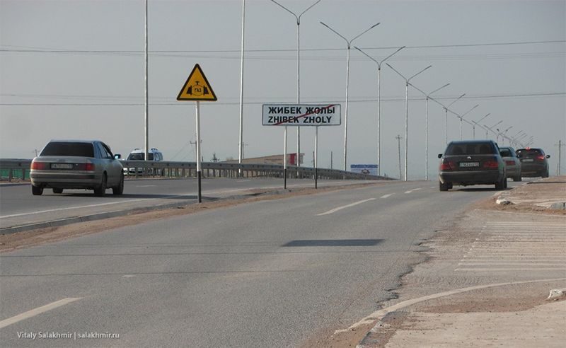 Узбекским водителям запрещают въезжать в Казахстан из-за нарушений ПДД