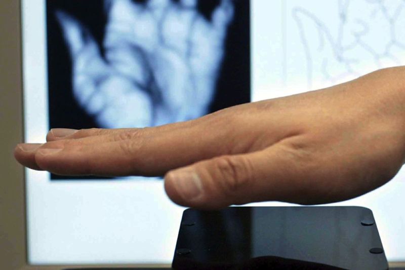 АРРФР проверит безопасность оплаты по ладони