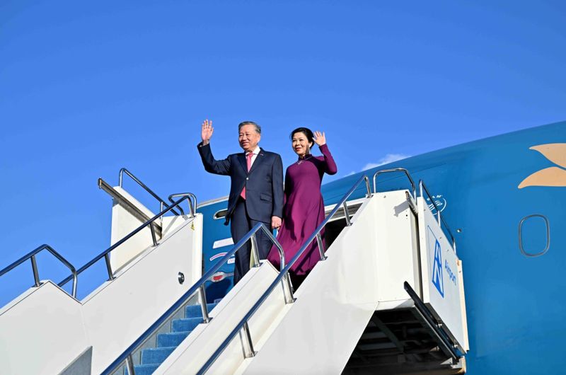 В Астану прилетел генсек Центрального комитета компартии Вьетнама