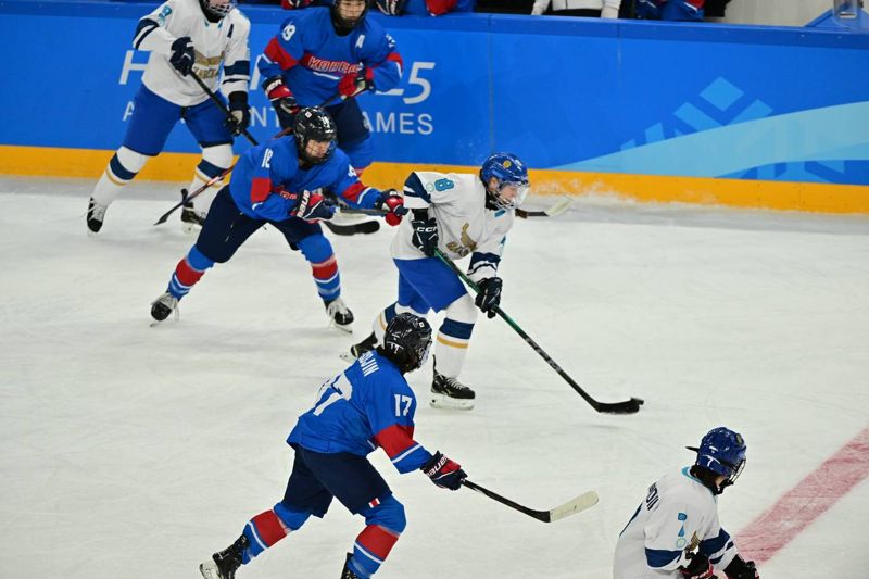 Серебро завоевала женская сборная Казахстана по хоккею на Азиаде