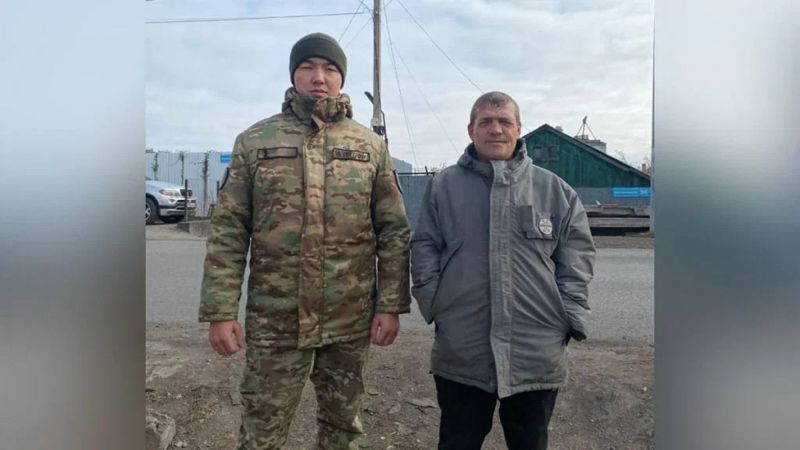 В Караганде спасли рыбака, который чуть не утонул посреди озера