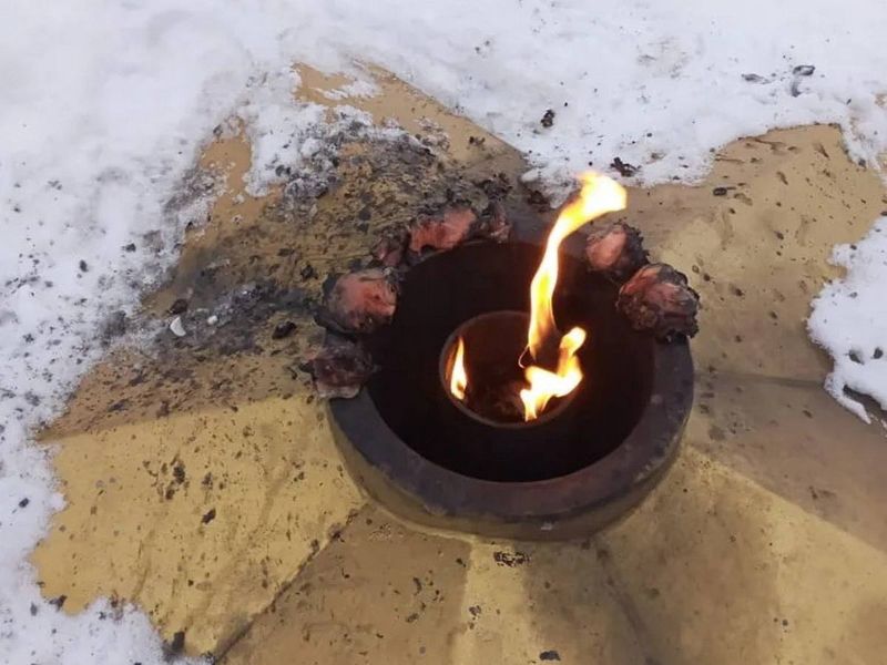 В Риддере на Вечном огне жарили курицу: полиция ищет виновных