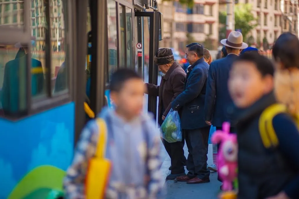 общество люди социум город помощь