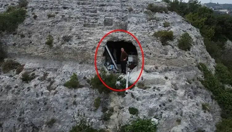 Два года в пещере: мужчина потерял дом во время землетрясения в Турции и стал отшельником