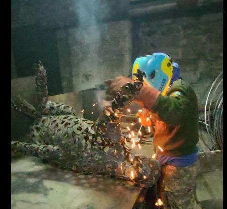 Казахстанский скульптор создаёт памятник убитому Пшөну