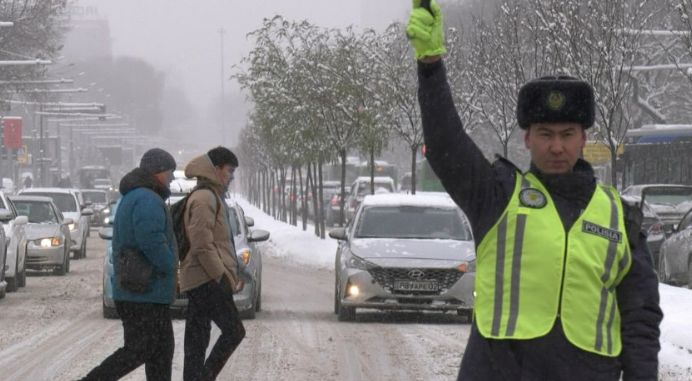 В Алматы произошло около 60 аварий: первый снег застал водителей врасплох