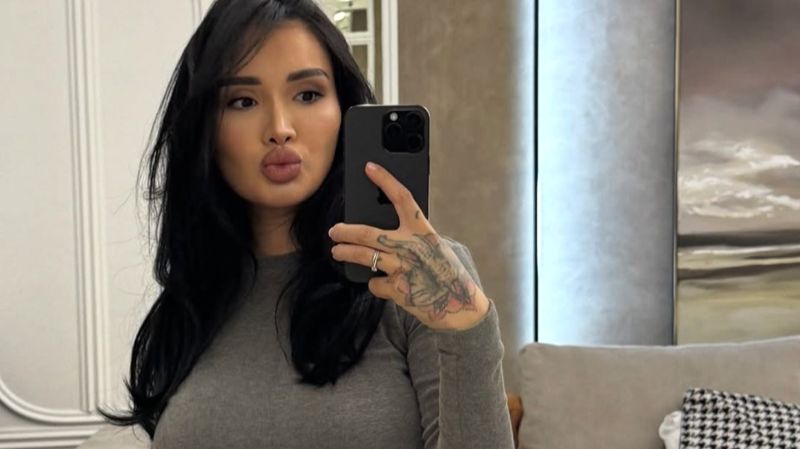 Айжан Байзакова показала округлившийся живот и рассказала о беременности